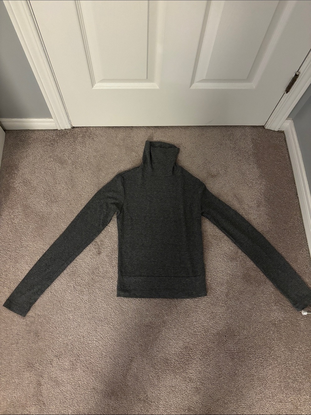 Dynamite Turtle Neck - Picture 2 of 3